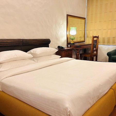 The Kaptain'S Retreat Chandigarh Ngoại thất bức ảnh